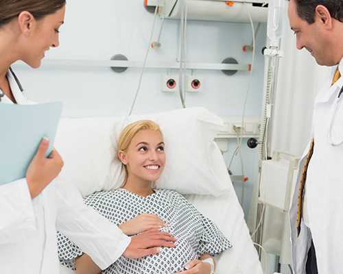 重庆辅助生殖深度解析:试管医院、供卵代怀费用及高龄助孕策略